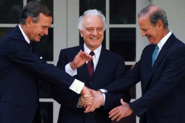 Э. Шеварнадзе, Дж. Буш, Дж. Бейкер. Белый дом, 1989 год.